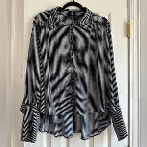 TCEC Navy & White Button Down Blouse Size M perfect condition doesn’t fit